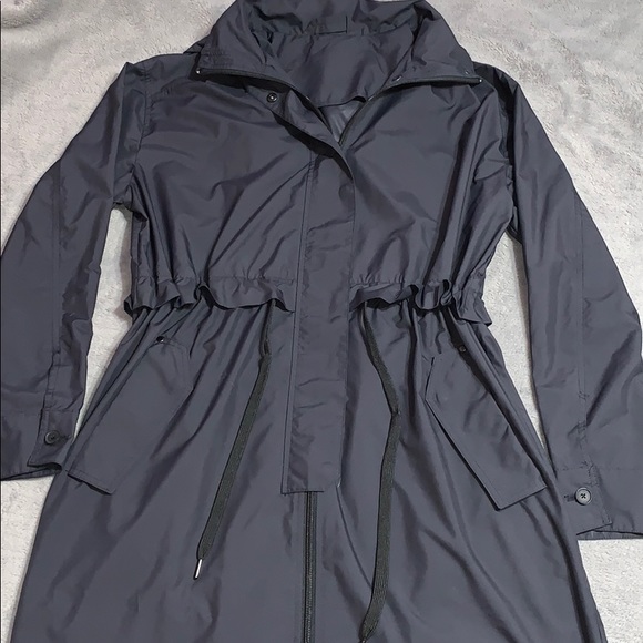 EVERLANE Lightweight Shell Jacket - Picture 3 of 7